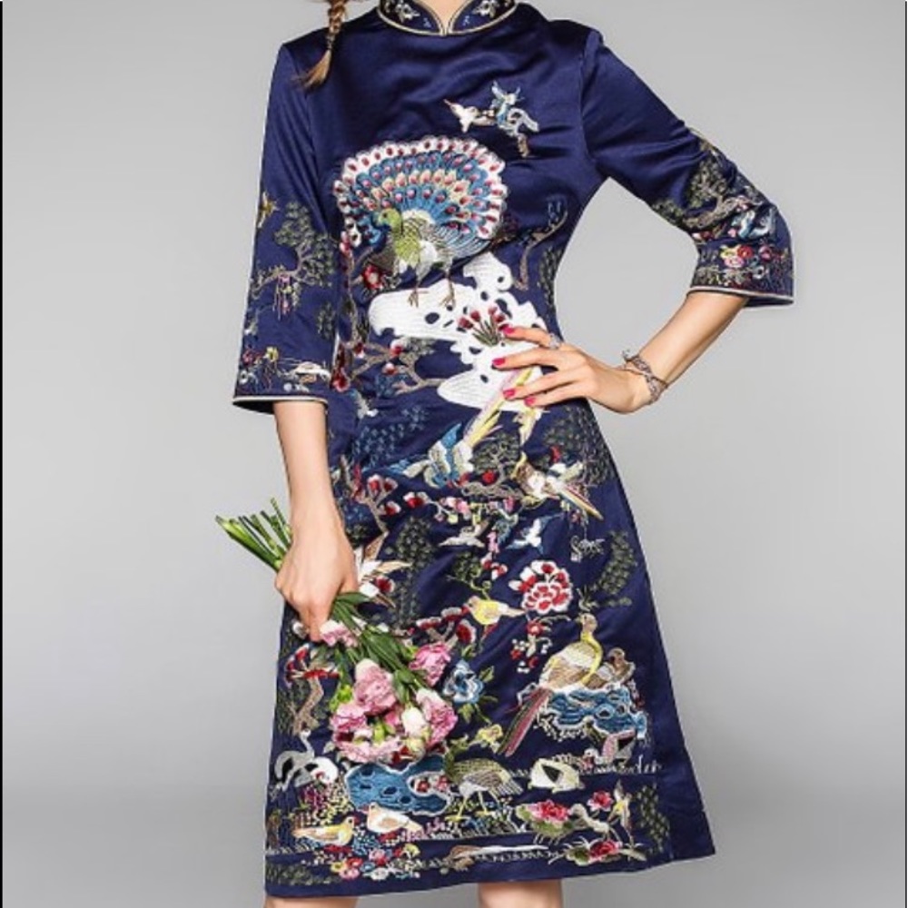 Embroidered Sheath Cheongsam - Picture 5 of 9